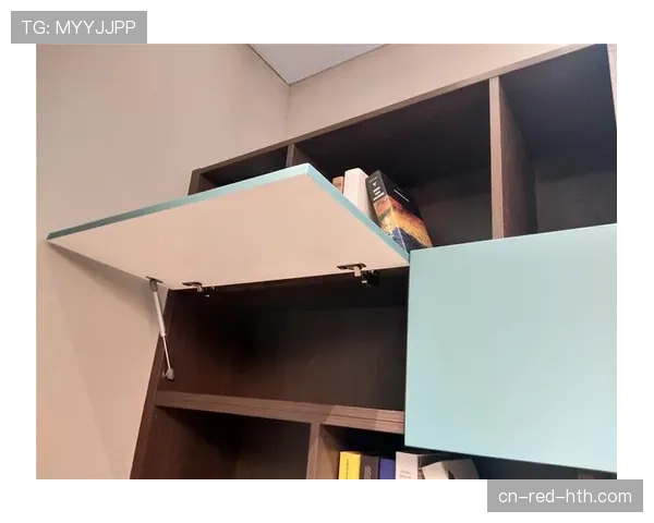 要是把梁伟铿的日常拍成综艺，第一期就翻他的银行卡和衣柜