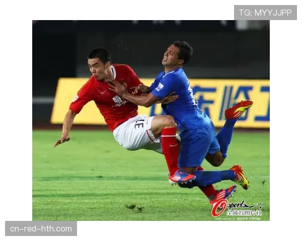 足球规则中合法冲撞的判定标准与实际应用解析